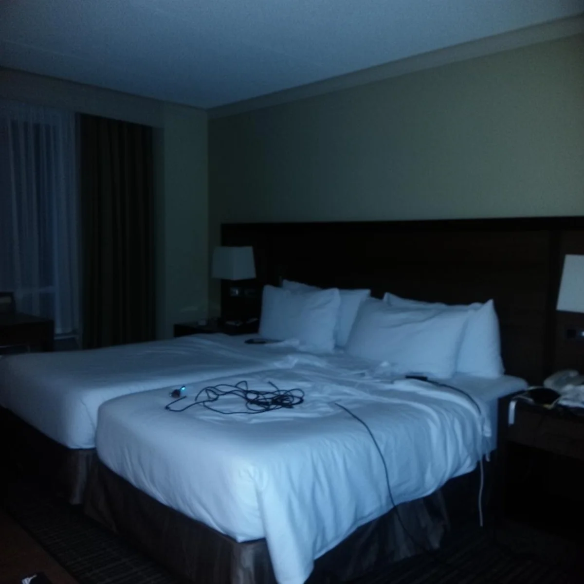 Chambre hôtel mal éclairée